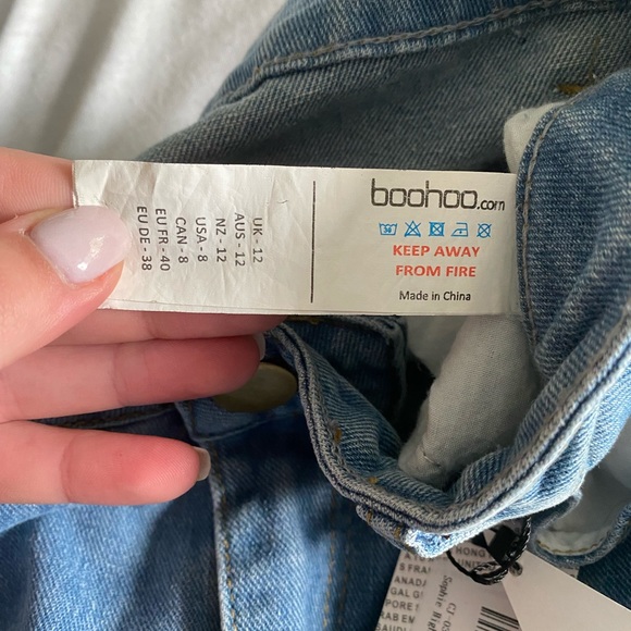 Boohoo High Waist Light Wash Distress Mom Jeans - Picture 9 of 11